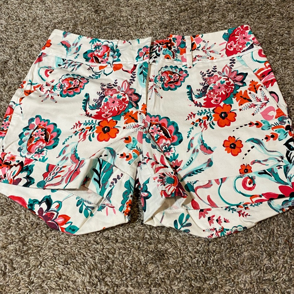Excellent condition beautiful  bright color 3 1/2” size 4 New York and company